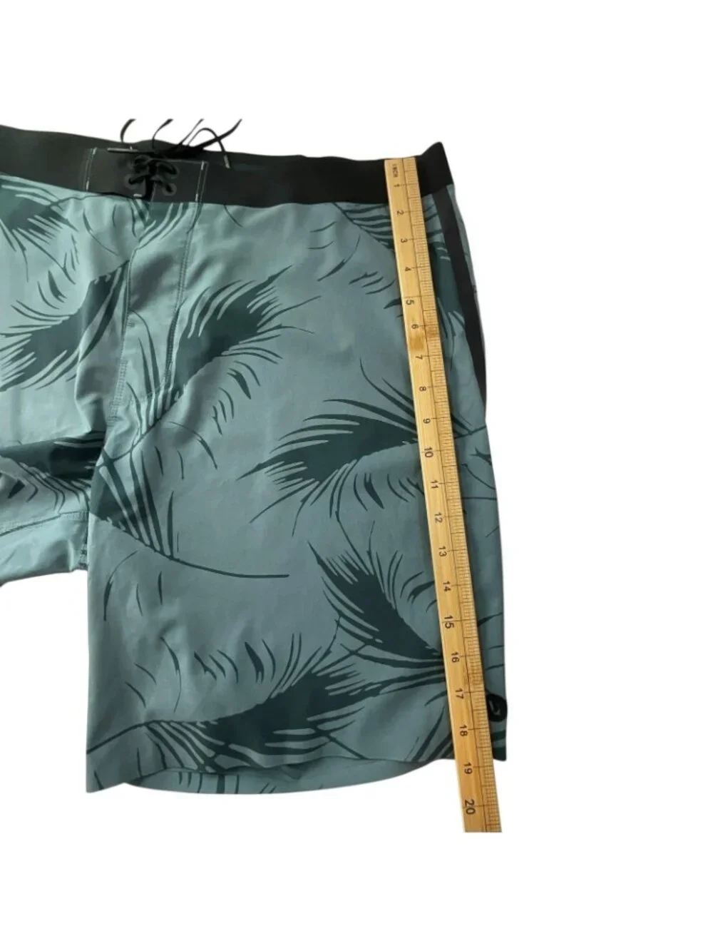 Vuori Knox Boardshorts Mens 36 Green Palm Stretch Pockets Swim Surfing Beach